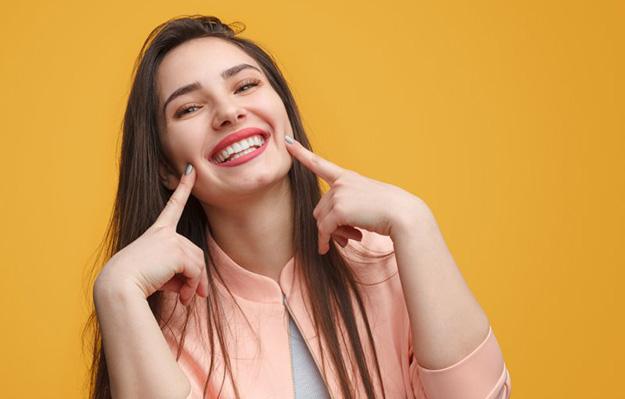 Lady shows off pretty smile?